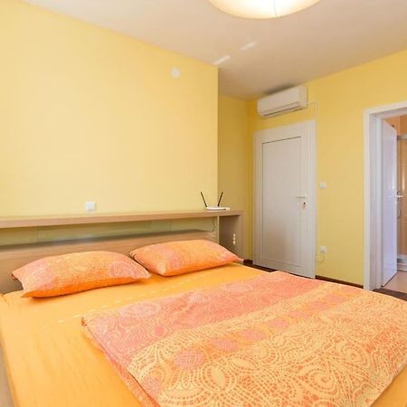 אומיסאליי Villa Ajda - Orange Room מראה חיצוני תמונה