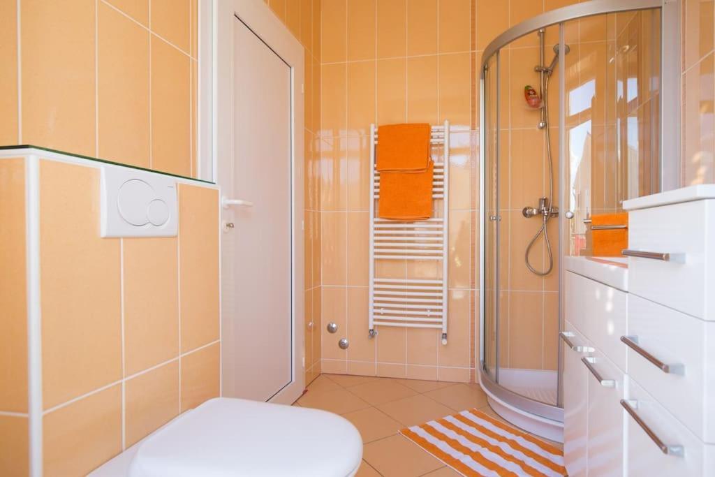 אומיסאליי Villa Ajda - Orange Room מראה חיצוני תמונה